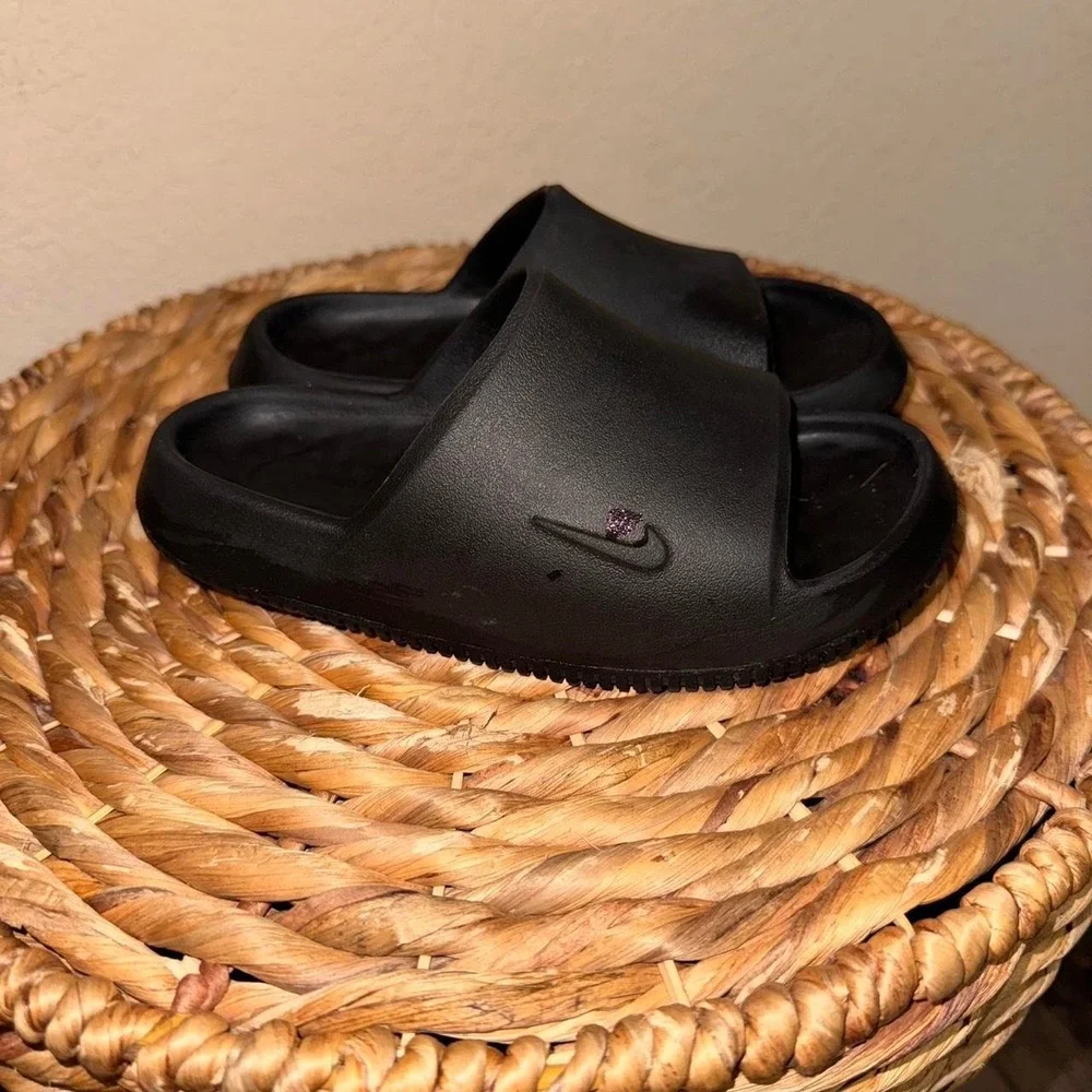 Black Nike slides with a sporty vibe #sneakers #athleticwear size 13c brand